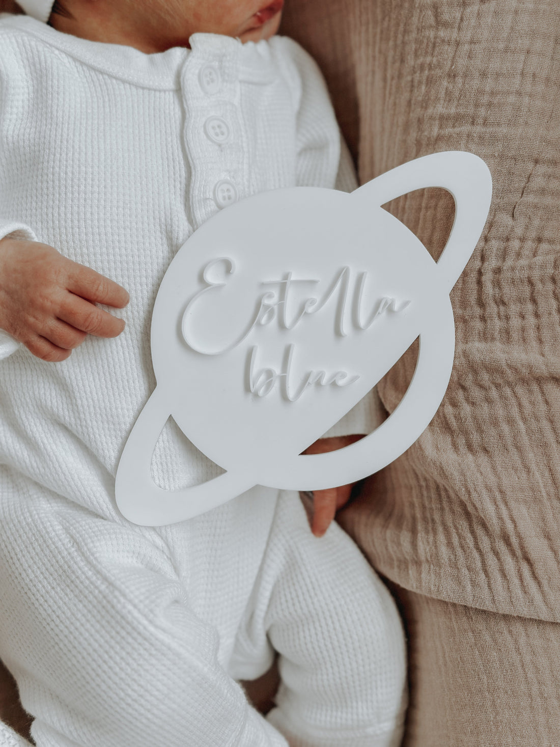 How to Choose a Baby Announcement Sign You’ll Love Forever